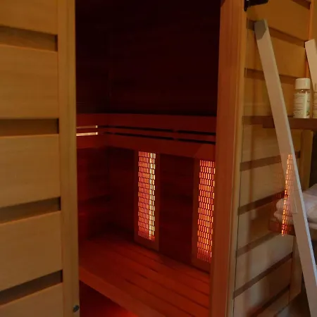 بيت للعطل Plush Holiday In With Sauna And Relaxation Baths Filot